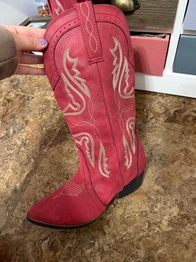 Reddish/pink Western Cowboy Boots with Cream Stitching